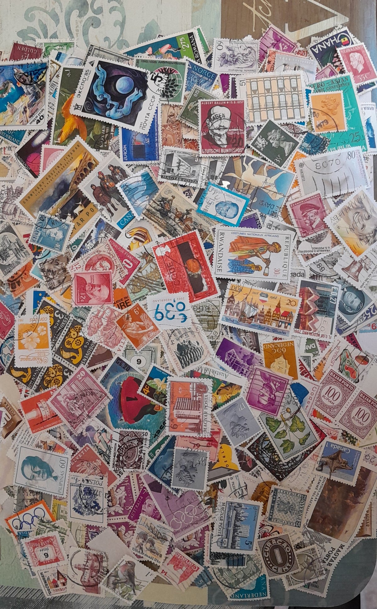 1000+ Different Worldwide Stamps | Used Off-Paper Mixed Lot | Philatelic Collection